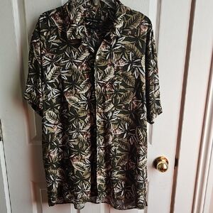 Banana Republic Olive Green Tropical Leaf Short Sleeve Button-Down Shirt